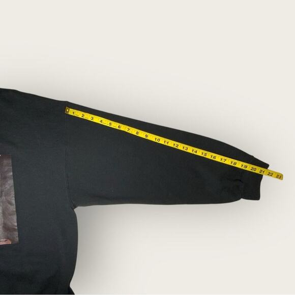 Gildan | Heavy Blend Sweatshirt with Alice in Wonderland Graphic | Black | XL - Picture 10 of 11